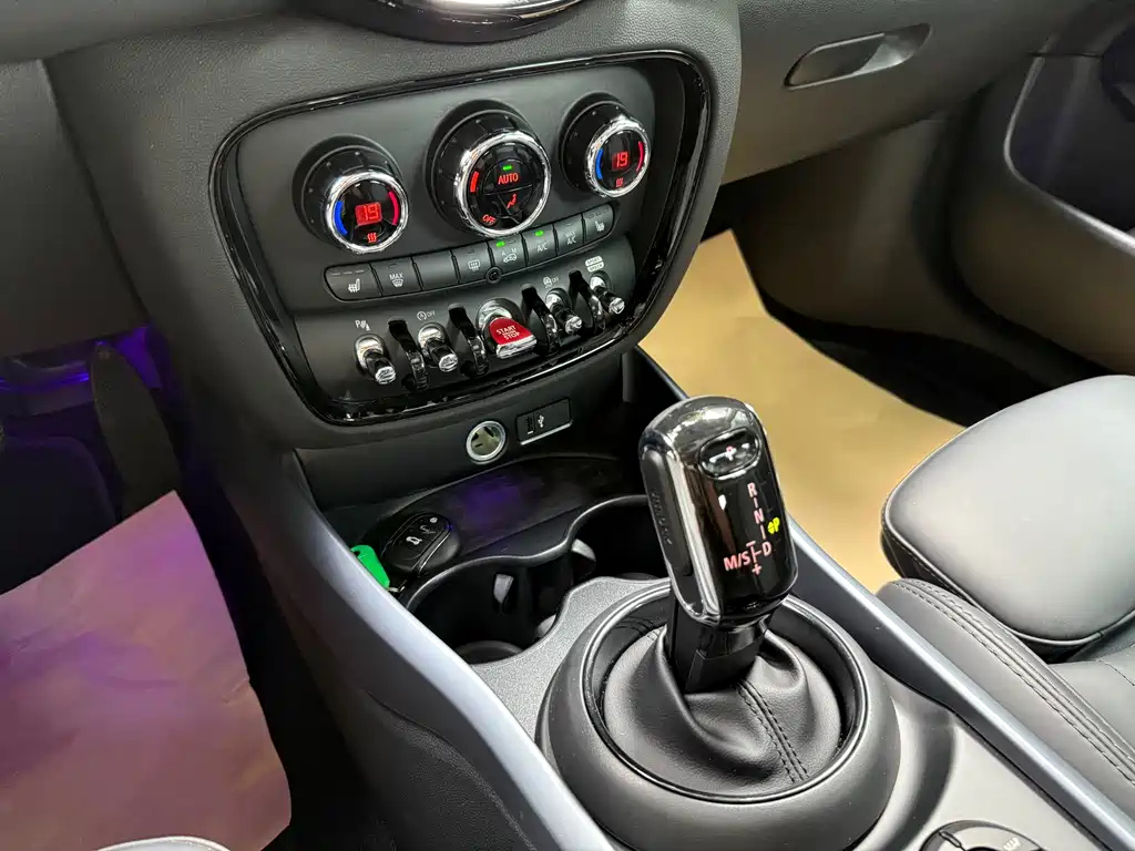 MINI CLUBMAN 2022