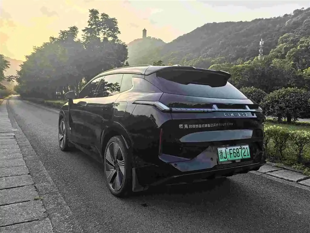 LYNK&CO 08 NEW ENERGY 2023