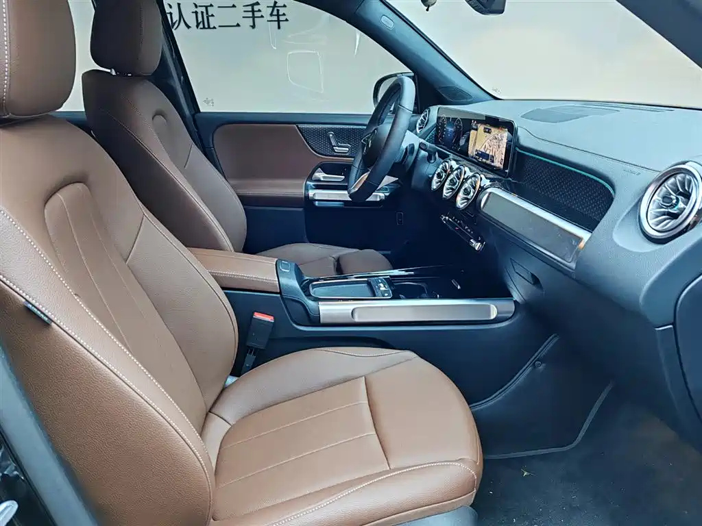 MERCEDES BENZ GLB 2025