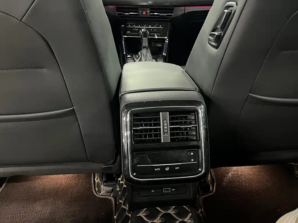 VOLKSWAGEN PASSAT 2023