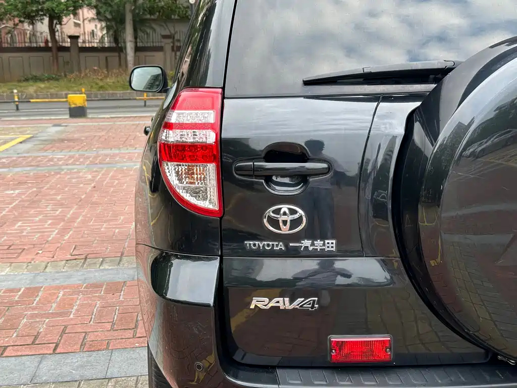 TOYOTA RAV4 RONGFANG 2011