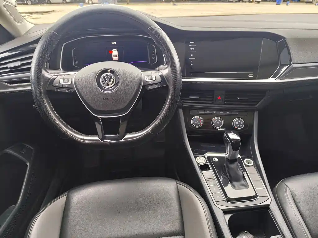 VOLKSWAGEN SAGITAR 2022