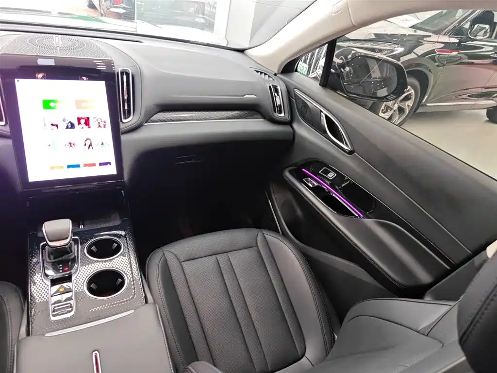 HONGQI HS3 PHEV 2024