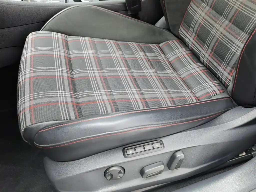 VOLKSWAGEN GOLF GTI 2019