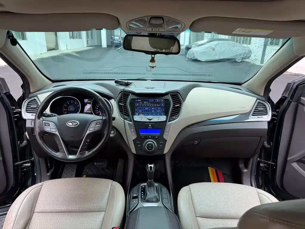 HYUNDAI SANTAFE 2013