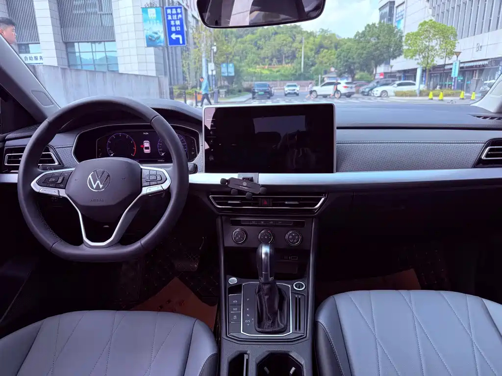 VOLKSWAGEN LAVIDA 2024