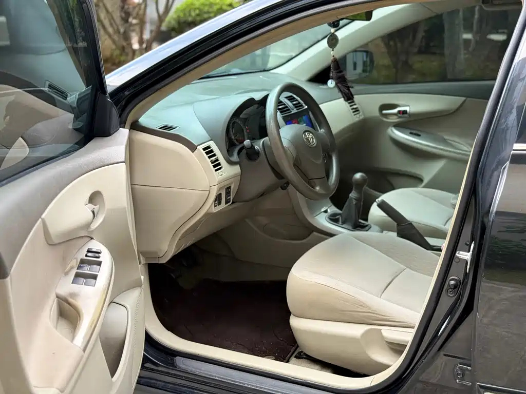 TOYOTA COROLLA 2010