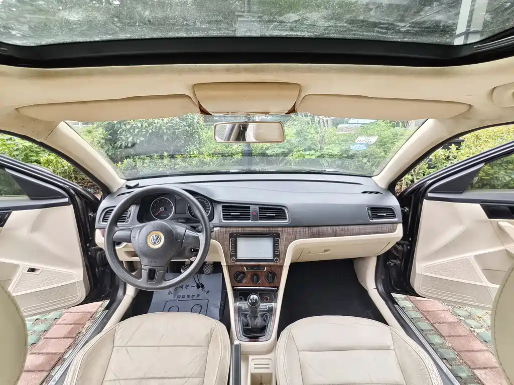 VOLKSWAGEN LAVIDA 2013
