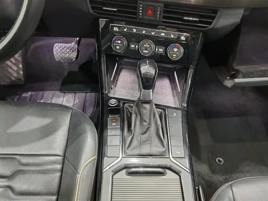 VOLKSWAGEN PASSAT 2019