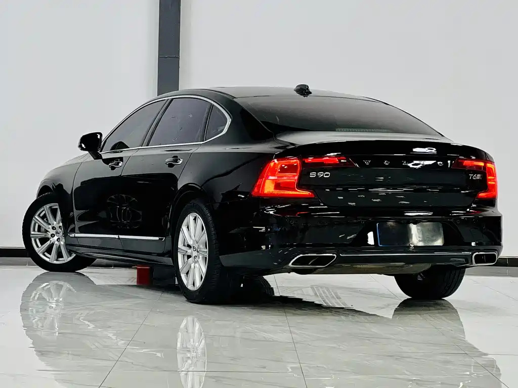VOLVO S90 2019