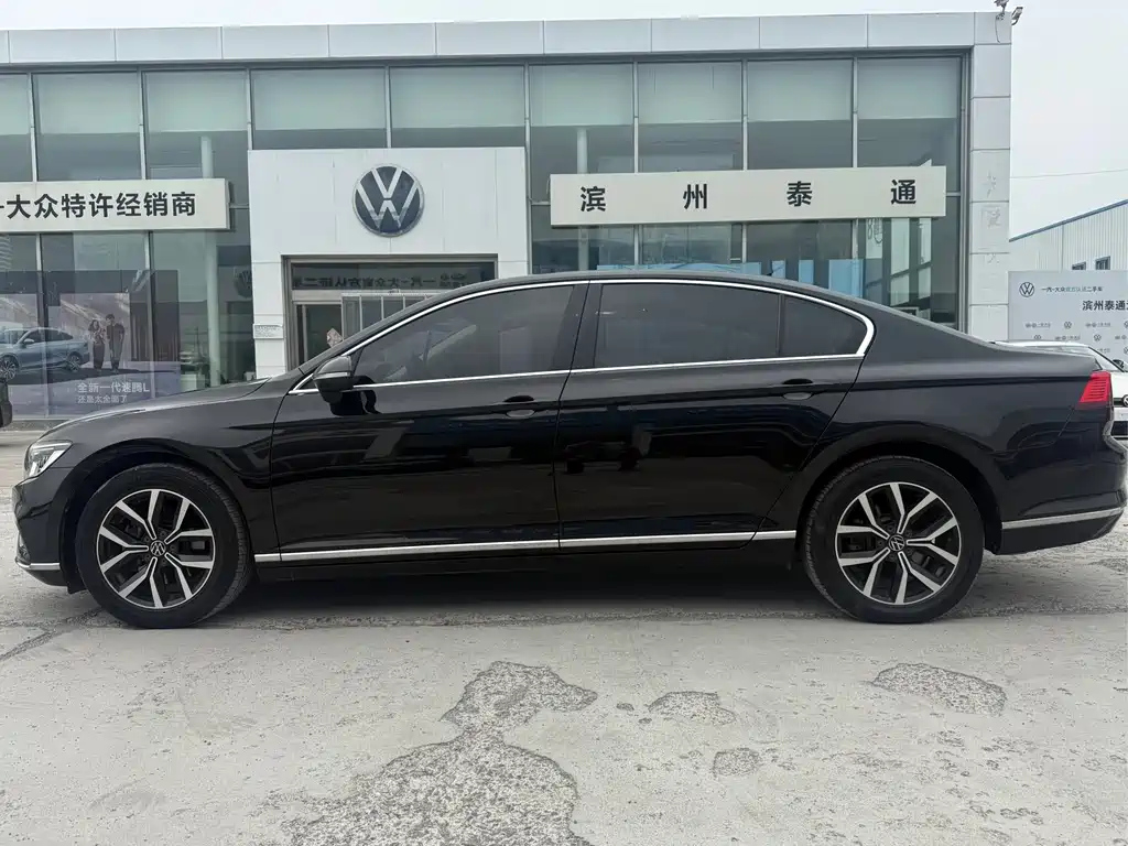 VOLKSWAGEN MAGOTAN 2021