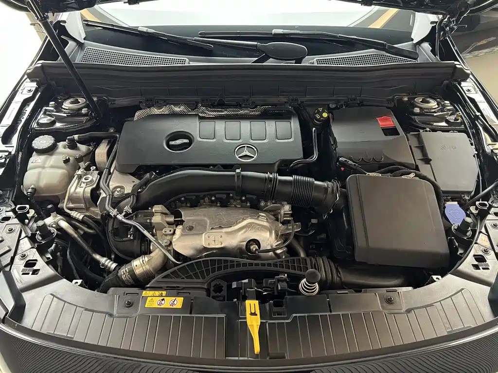 MERCEDES BENZ GLB 2024