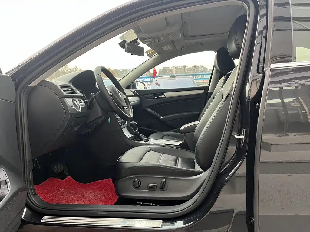 VOLKSWAGEN PASSAT 2015