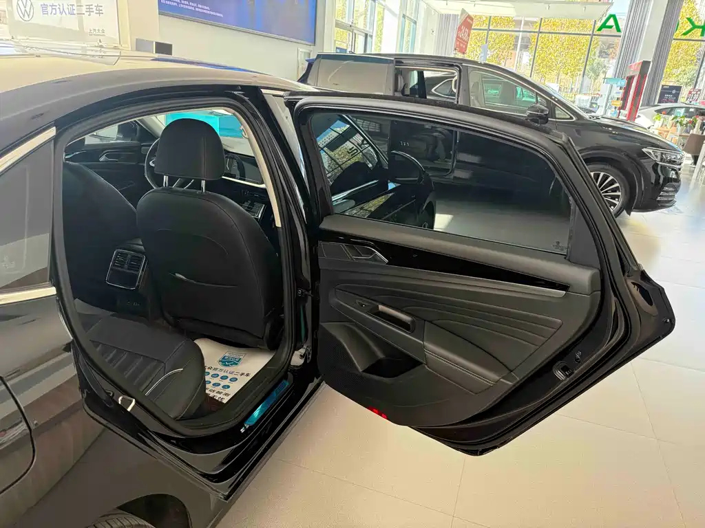 VOLKSWAGEN PASSAT 2022