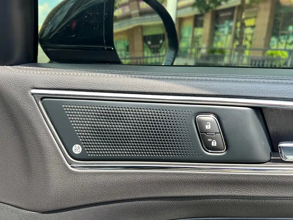 FORD TAURUS 2019