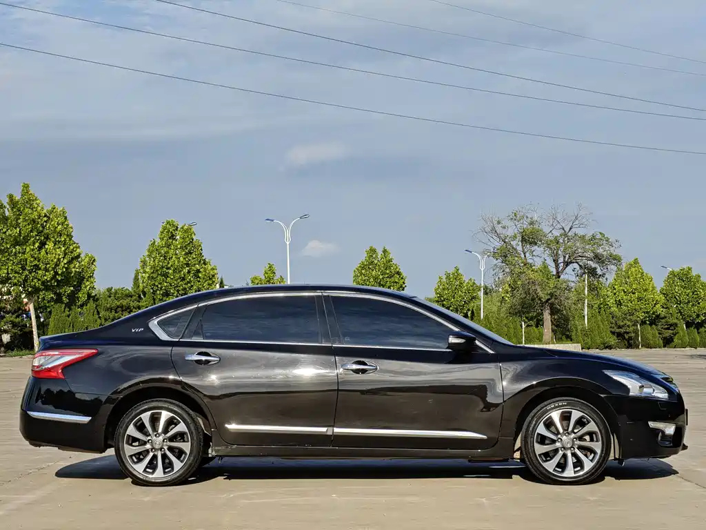 NISSAN TEANA 2016