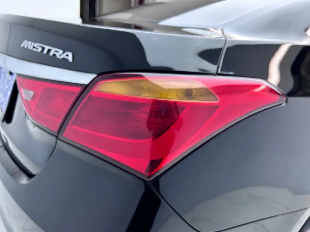 HYUNDAI MISTRA 2014