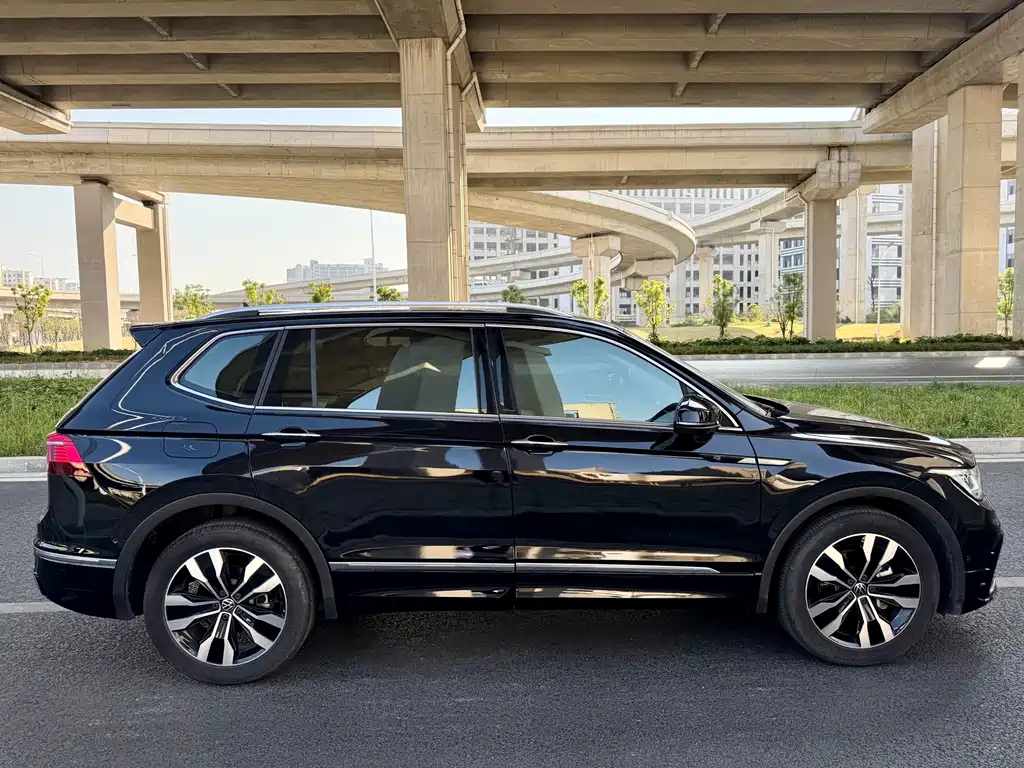 VOLKSWAGEN TIGUAN L 2023