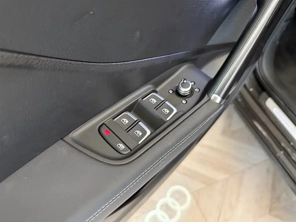 AUDI Q2L 2025