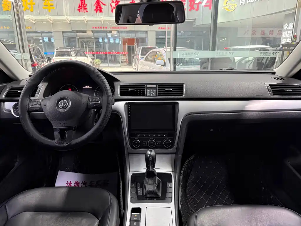 VOLKSWAGEN PASSAT 2015