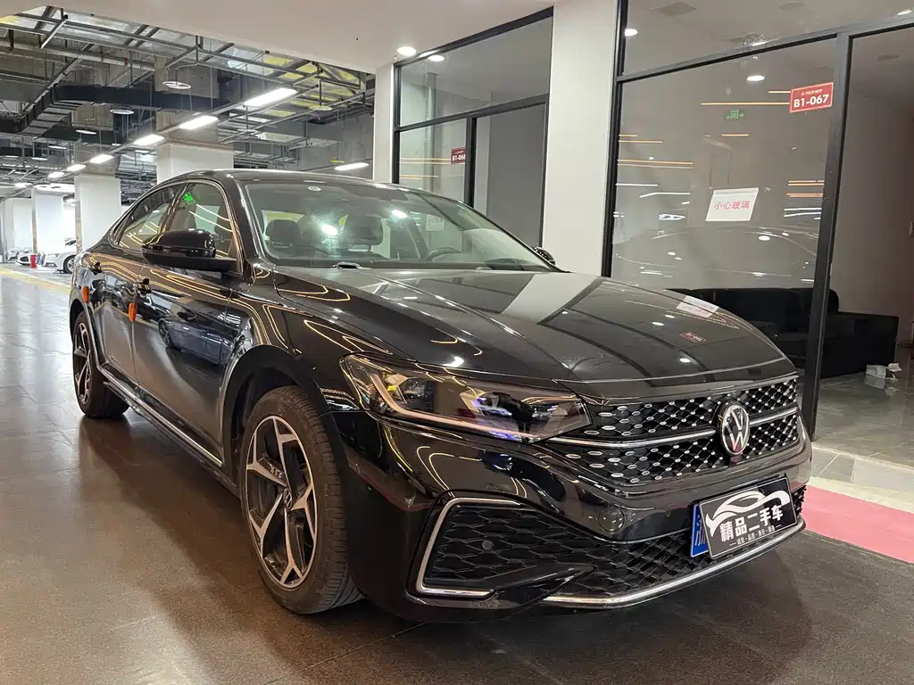 VOLKSWAGEN PASSAT 2024