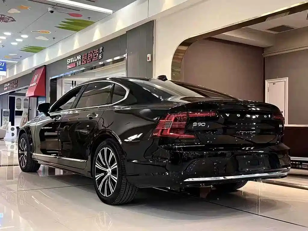 VOLVO S90 2021