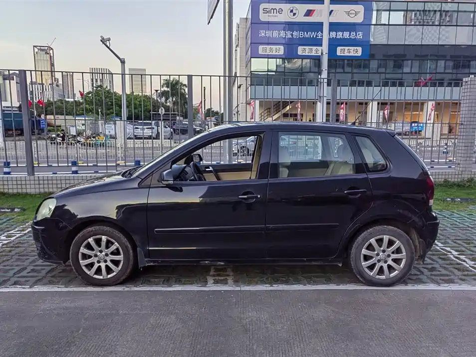 VOLKSWAGEN POLO 2010