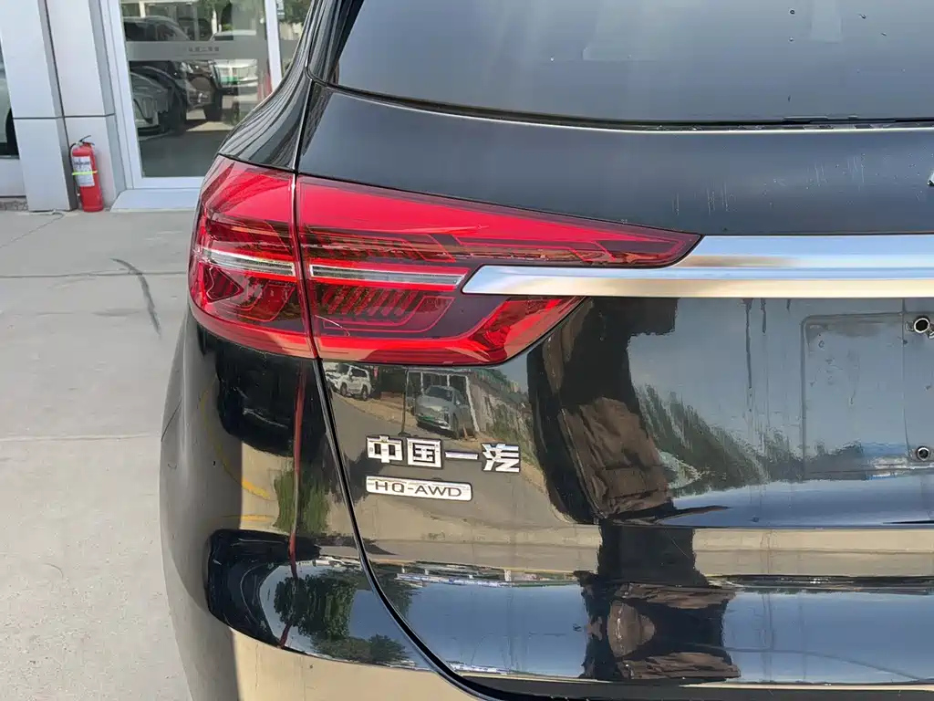 HONGQI HS5 2023