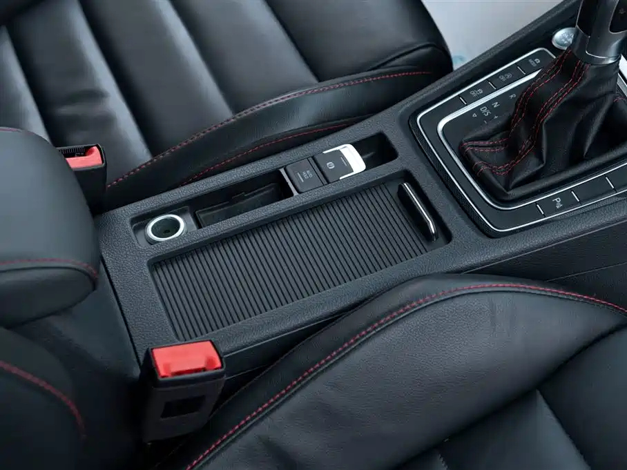 VOLKSWAGEN GOLF GTI 2016