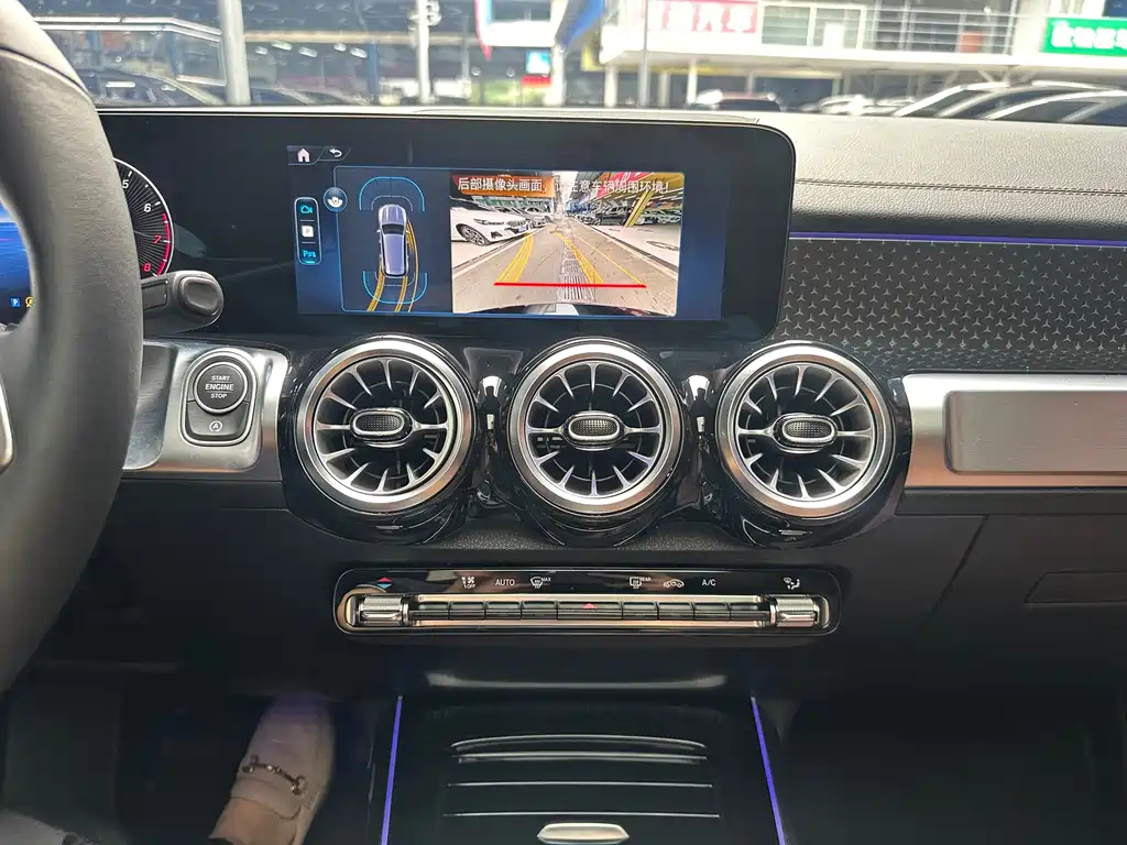 MERCEDES BENZ GLB 2025