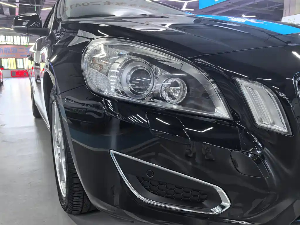 VOLVO V60 2013