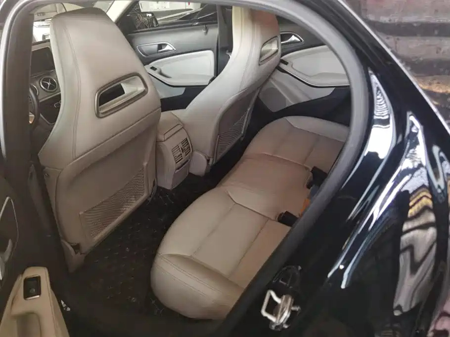 MERCEDES BENZ GLA 2015