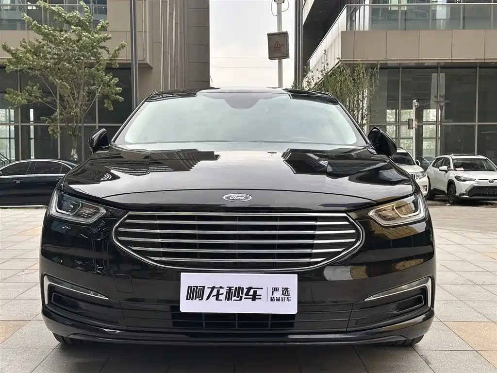 FORD TAURUS 2020