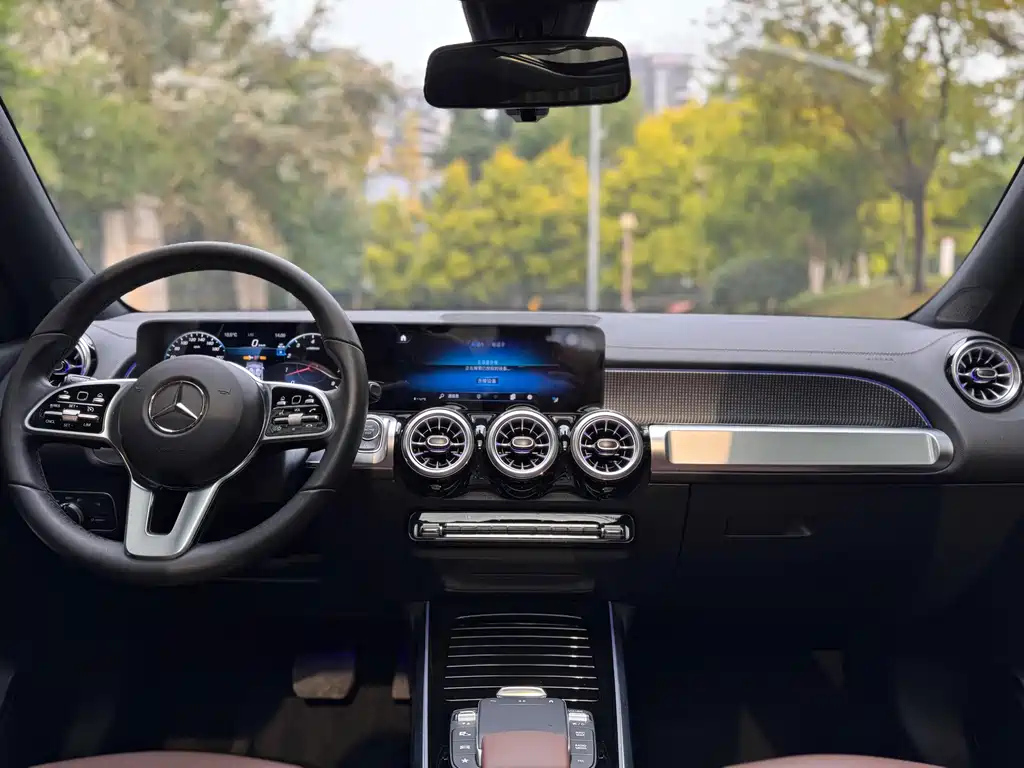 MERCEDES BENZ GLB 2023