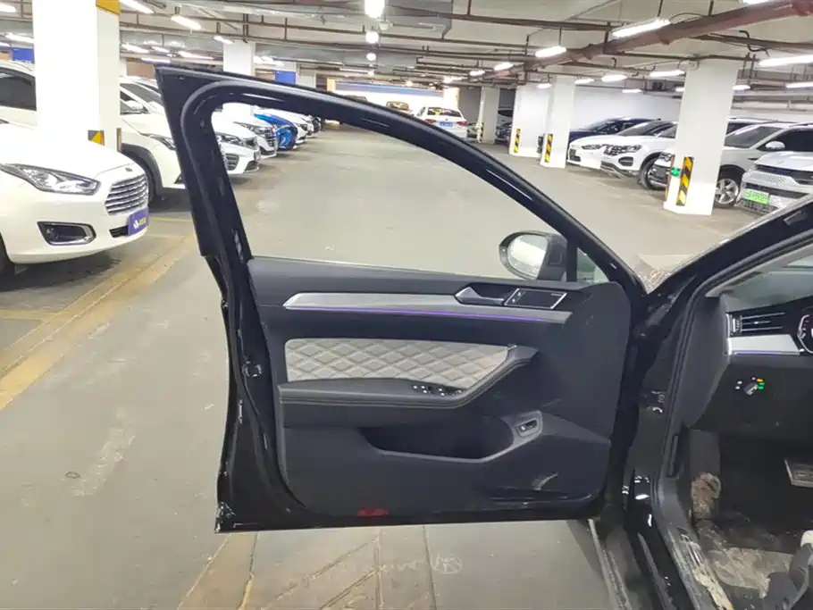 VOLKSWAGEN MAGOTAN 2023