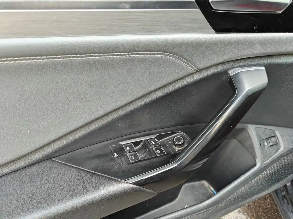 VOLKSWAGEN SAGITAR 2019