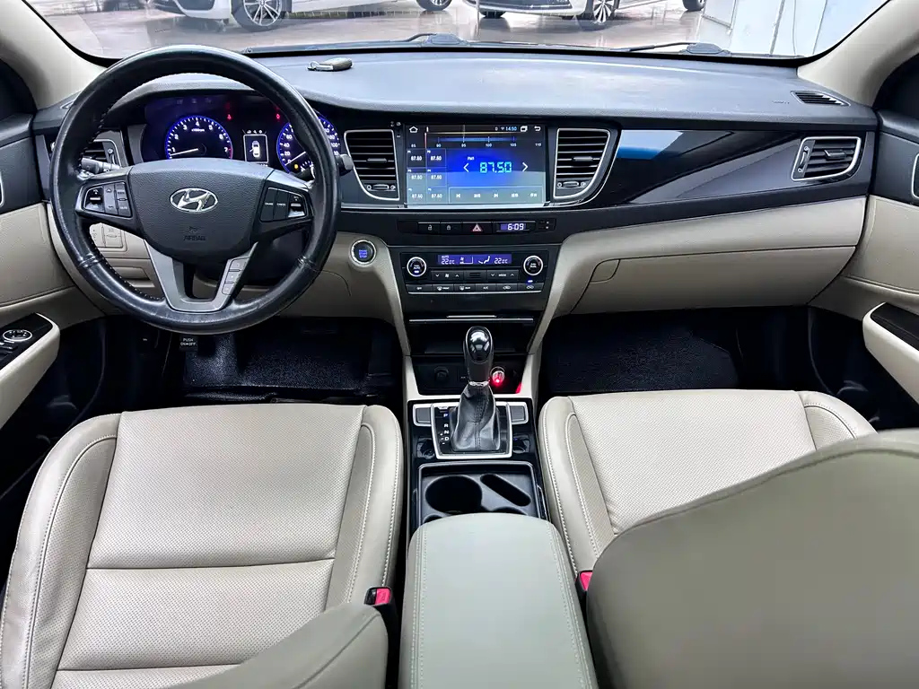 HYUNDAI MISTRA 2014