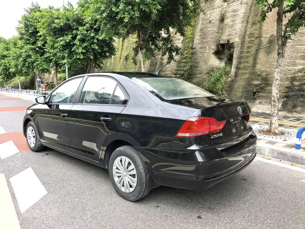 VOLKSWAGEN SANTANA 2016