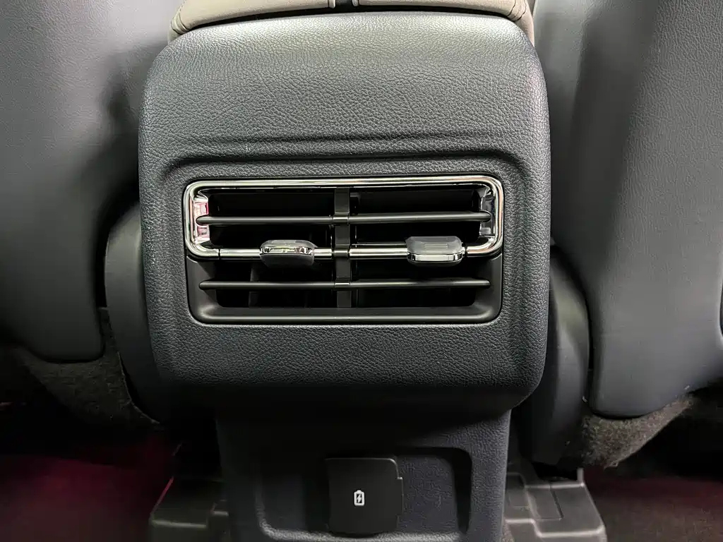 LINCOLN ADVENTURER 2023