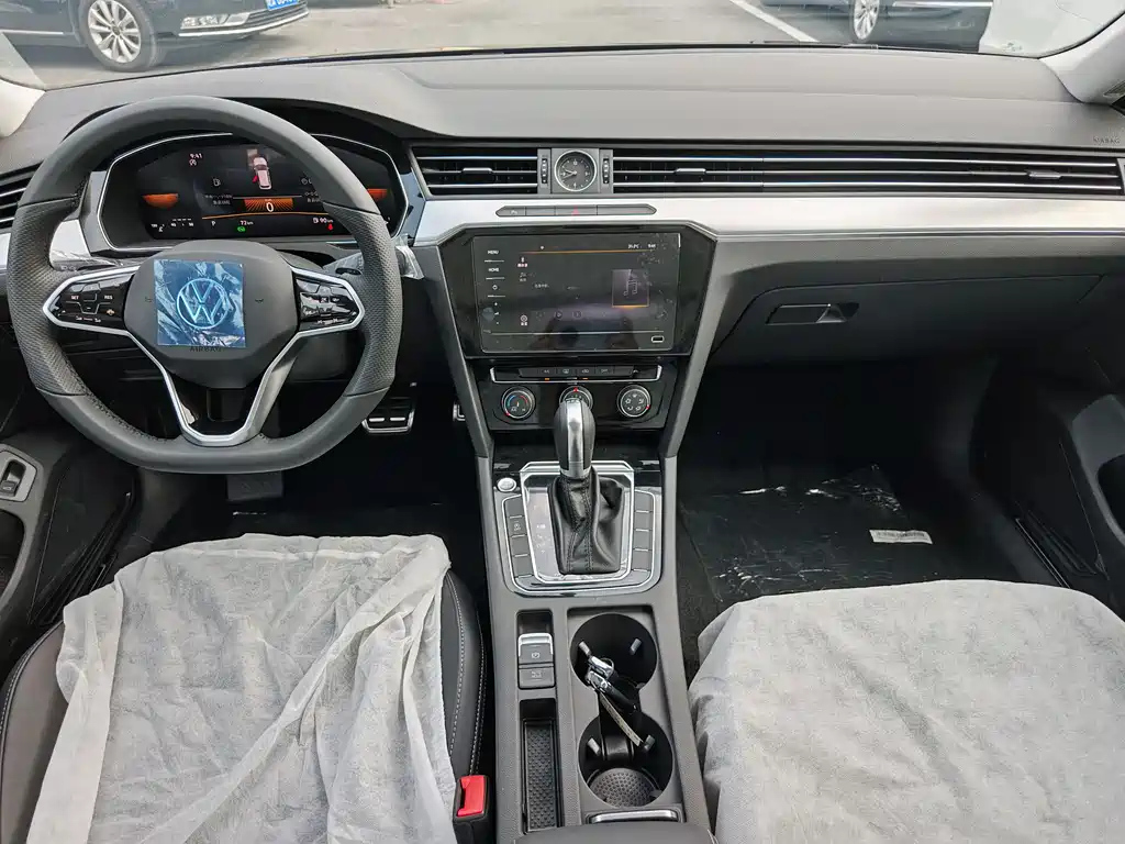 VOLKSWAGEN MAGOTAN 2025