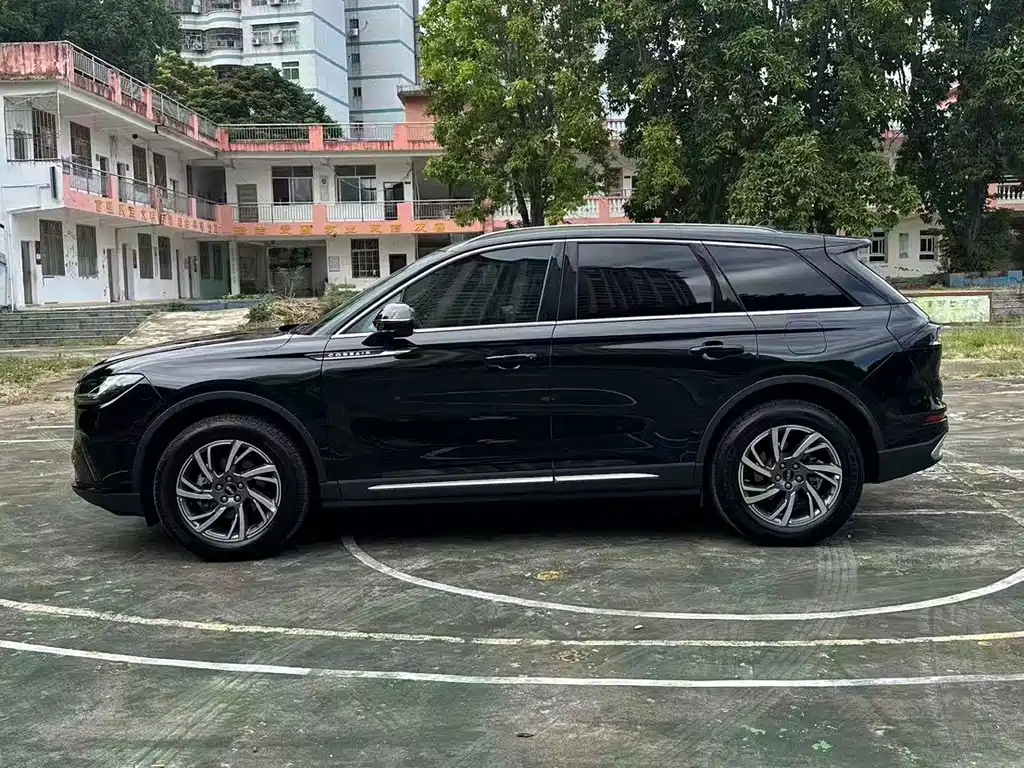 LINCOLN ADVENTURER 2024