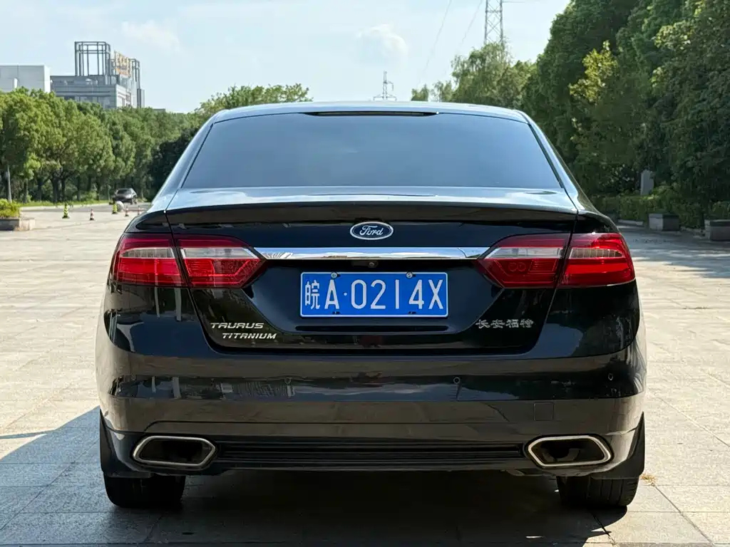 FORD TAURUS 2015