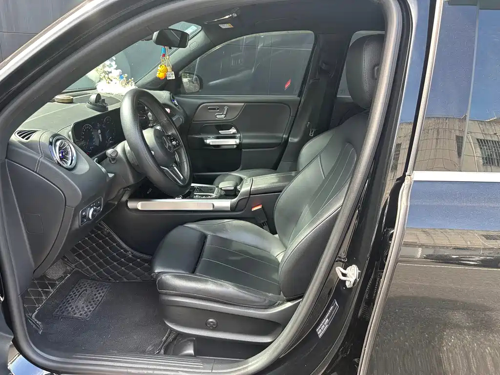 MERCEDES BENZ GLB 2022