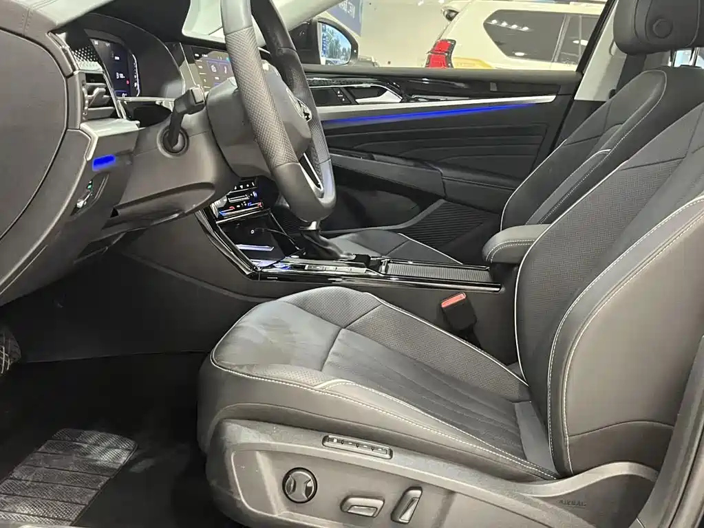 VOLKSWAGEN PASSAT 2024