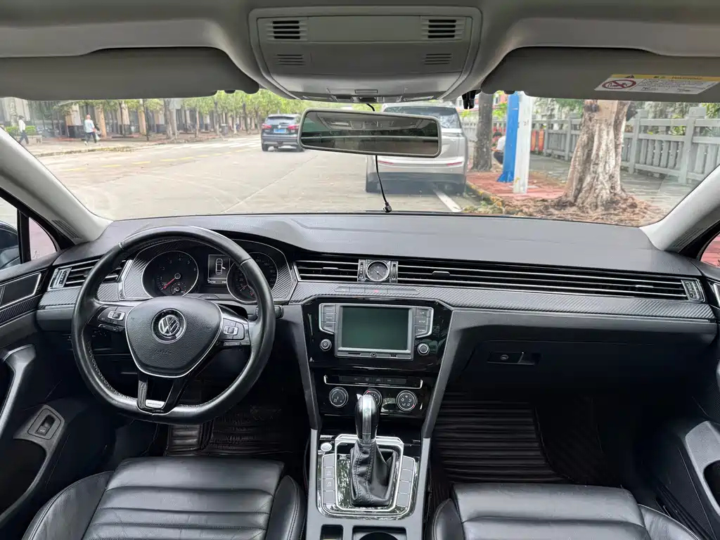 VOLKSWAGEN MAGOTAN 2017