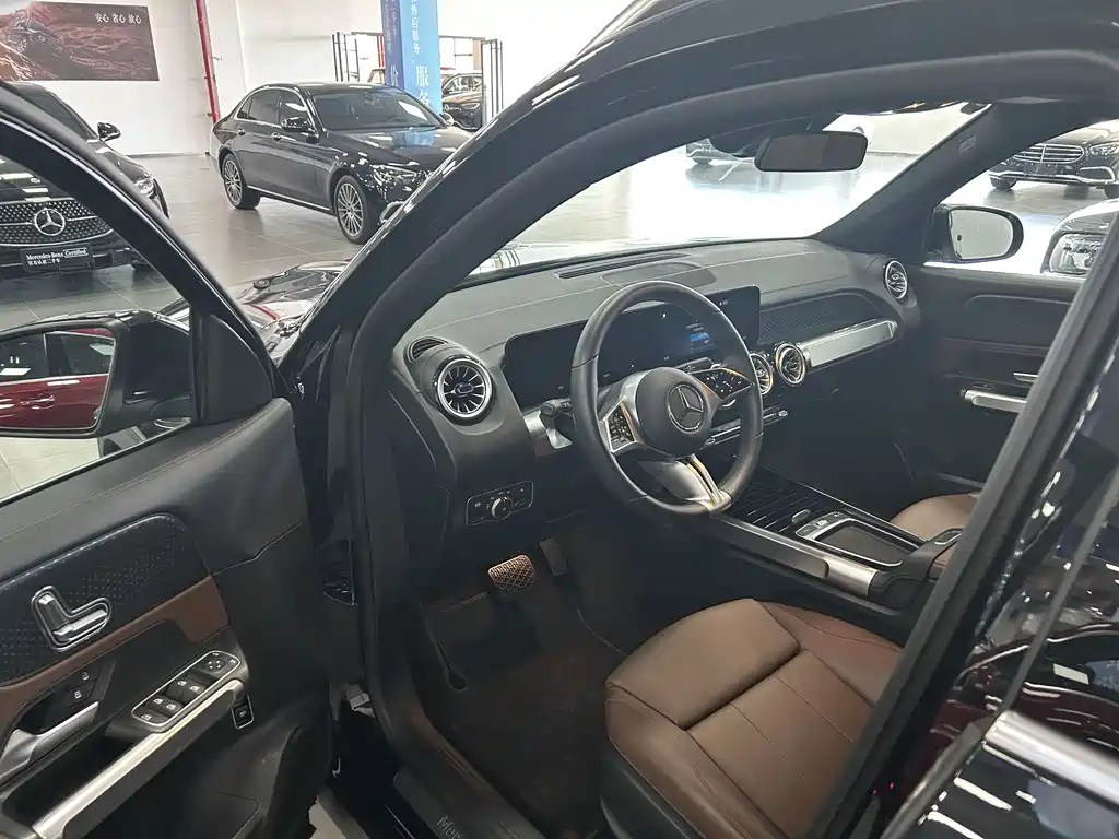MERCEDES BENZ GLB 2024
