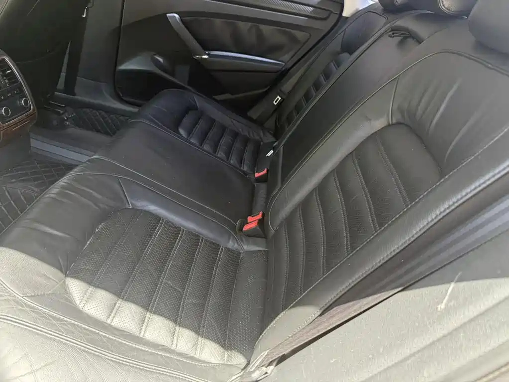 VOLKSWAGEN PASSAT 2013