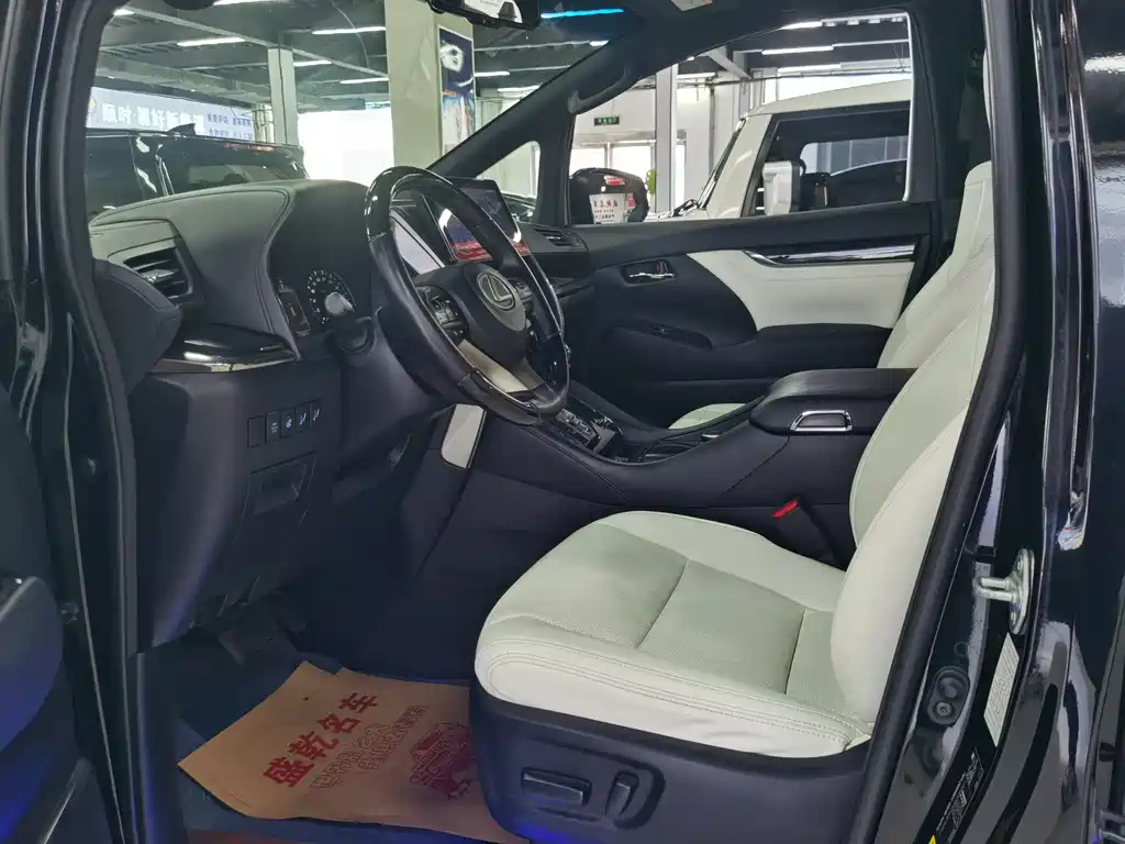 TOYOTA ALPHARD 2019