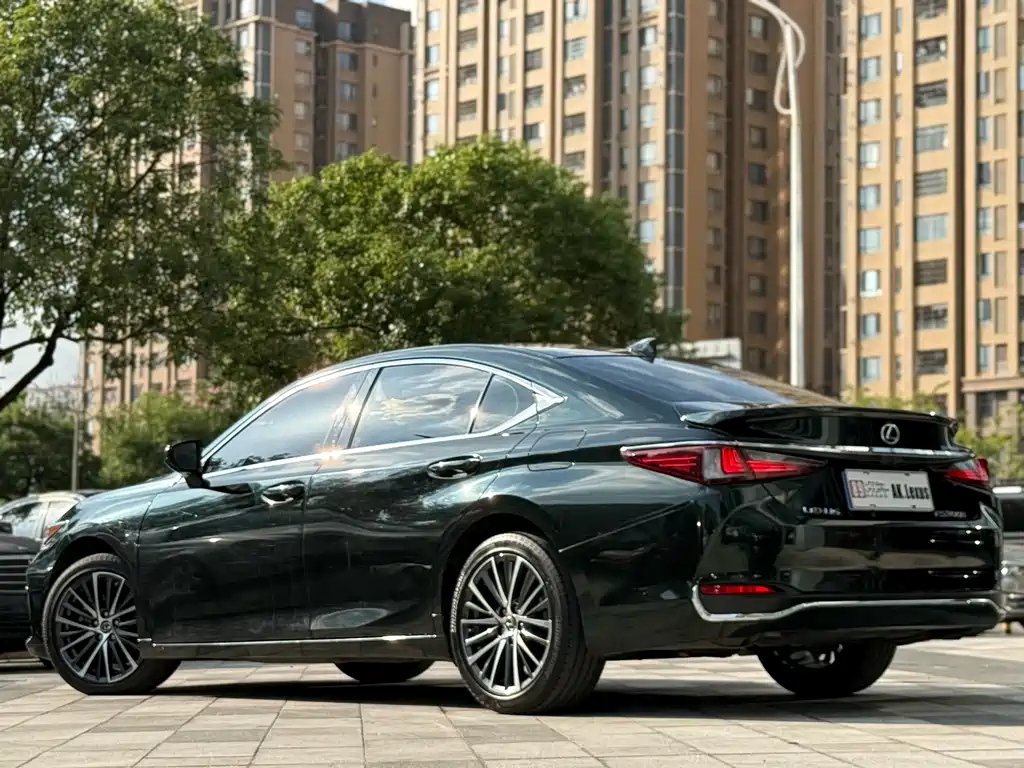 LEXUS ES 2023