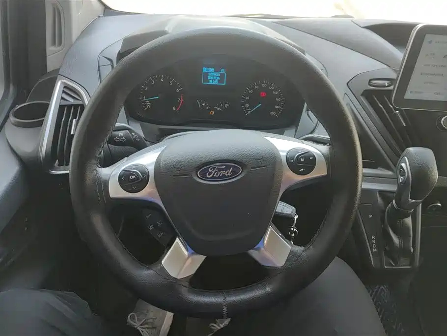 FORD TOUREO 2020